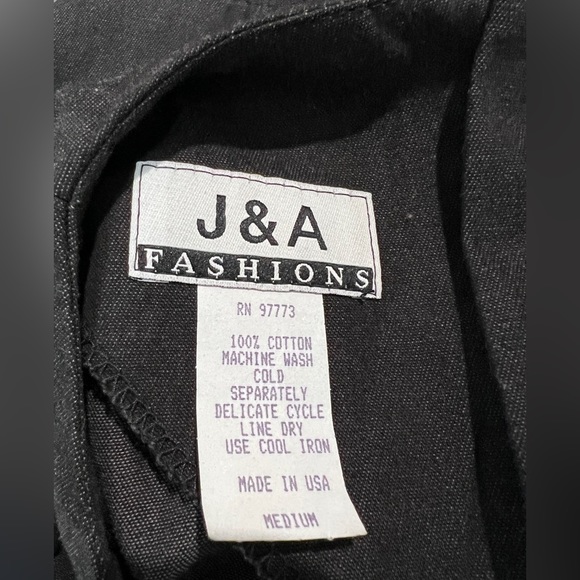 J&A Fashions black linen like blouse with silver metal studs size Medium NWT - Picture 5 of 5